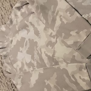 Boys Large Under Armour sweatshirt